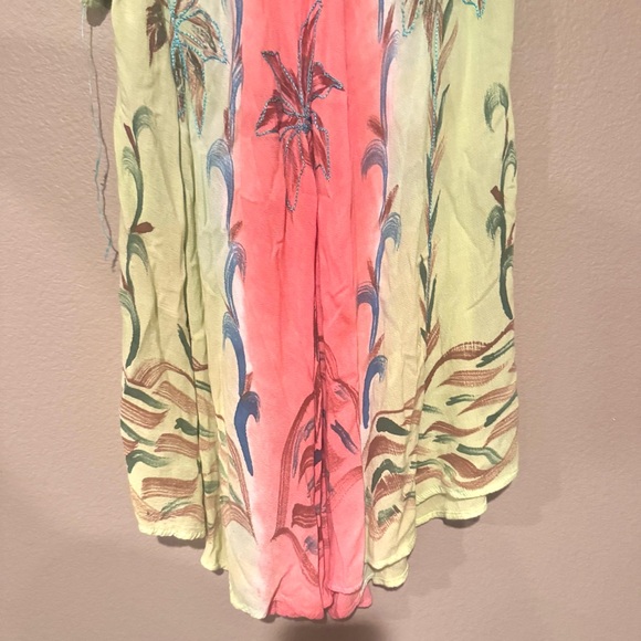 True Rock Rayon Split Dyed Floral Distressed Tunic Top Green Pink One Size - Picture 5 of 7